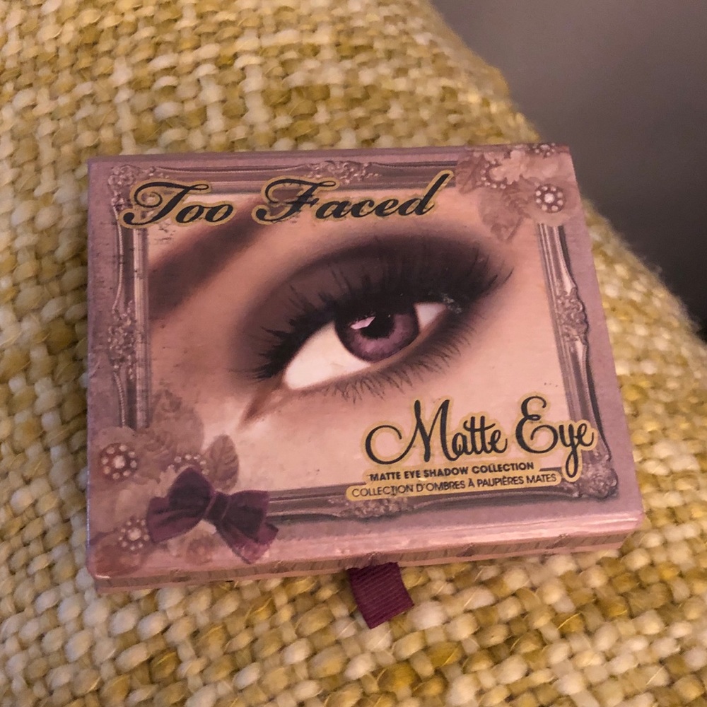 Too Faced Matte Eyeshadow Palette 🎨